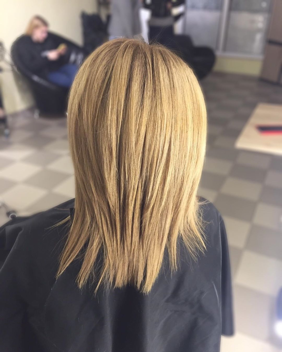 Стрижка каскад на середнє волосся жіноча, фото - Студія краси MA The Hair Beauty Room