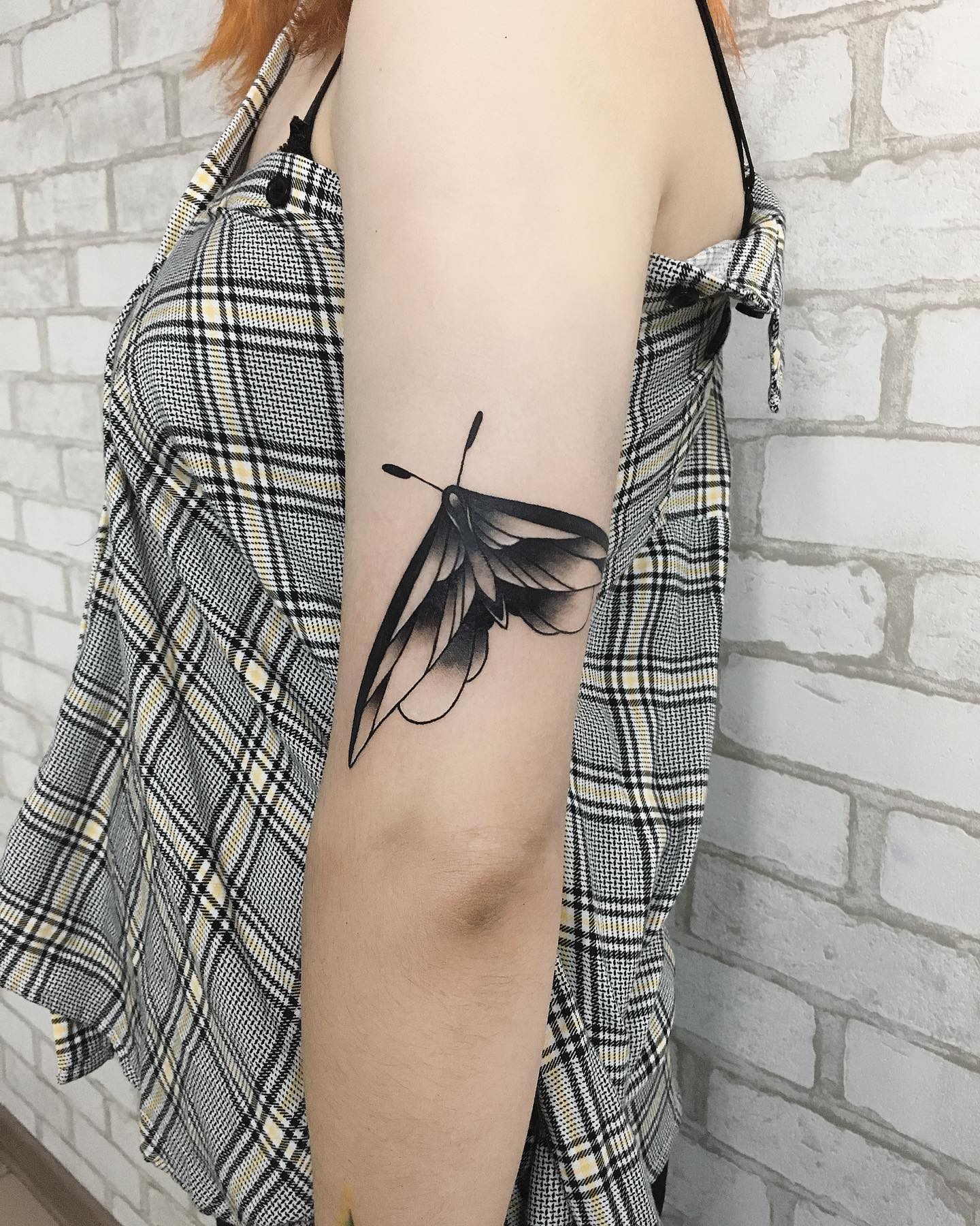 Для дівчат на руці чорно-білі, фото - Тату салон Dark Space Tattoo