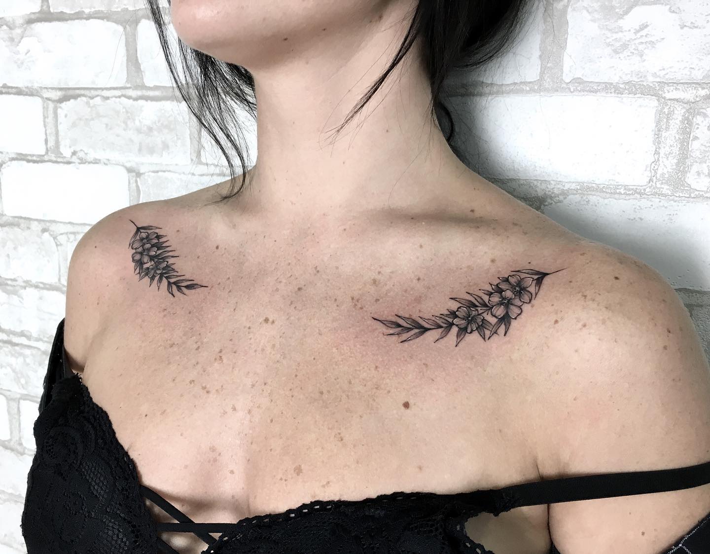 Женские черно-белые цветы, фото - Тату салон Dark Space Tattoo