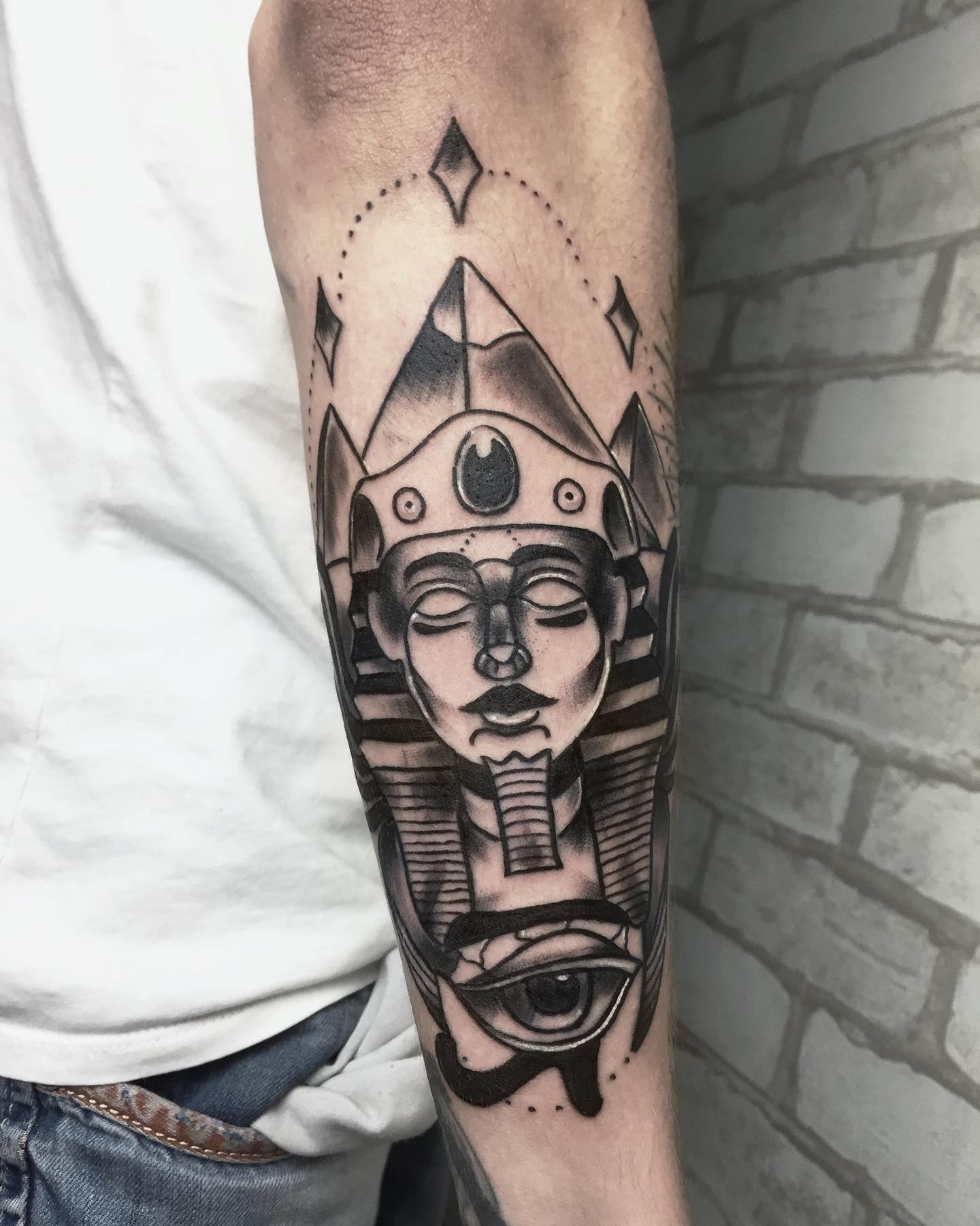 Мужские глаз на предплечье, фото - Тату салон Dark Space Tattoo