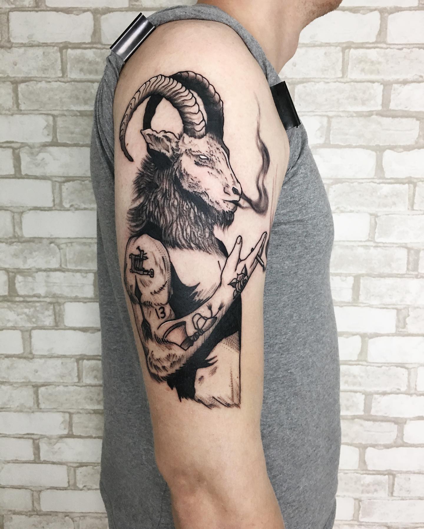 Для хлопців на плечі реалізм, фото - Тату салон Dark Space Tattoo