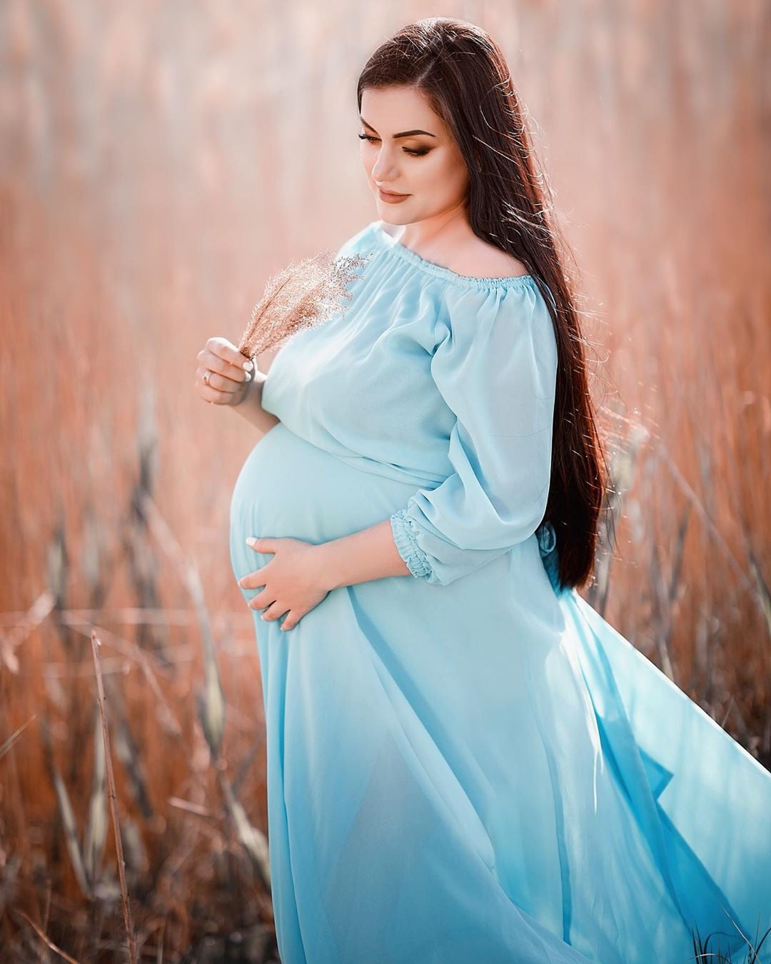 Фотосесія вагітності на природі у полі, фото - Візажист Лора