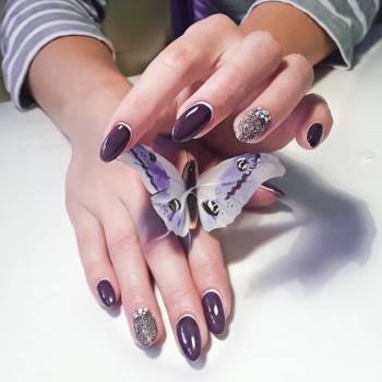 Маникюр с бабочкой