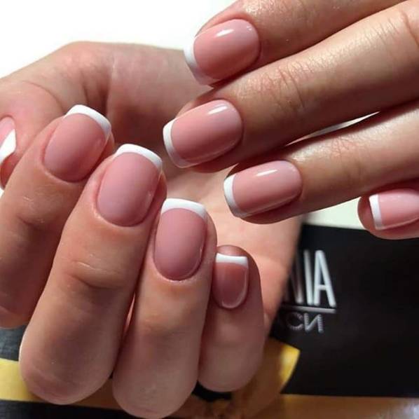 Класичний манікюр на короткі нігті ніжний, фото -  MANIA KRASA