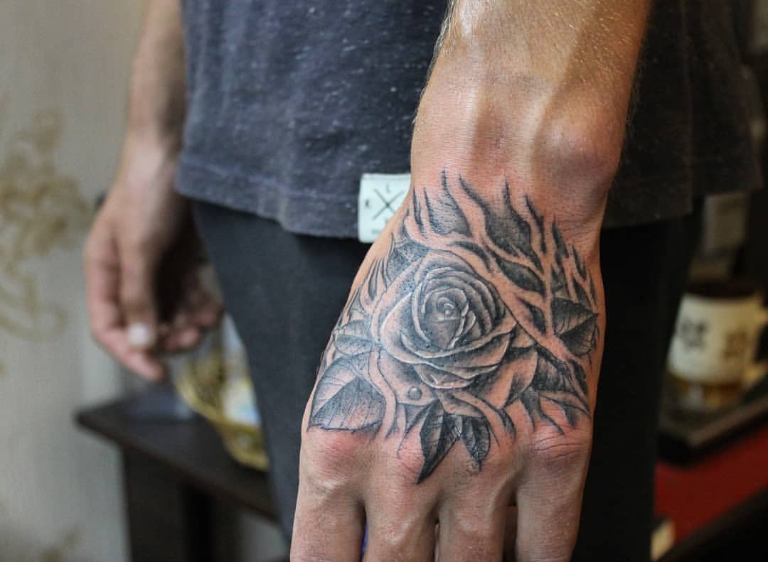 Для хлопців троянда реалізм, фото - Тату салон Gorgona Tattoo&Piercing