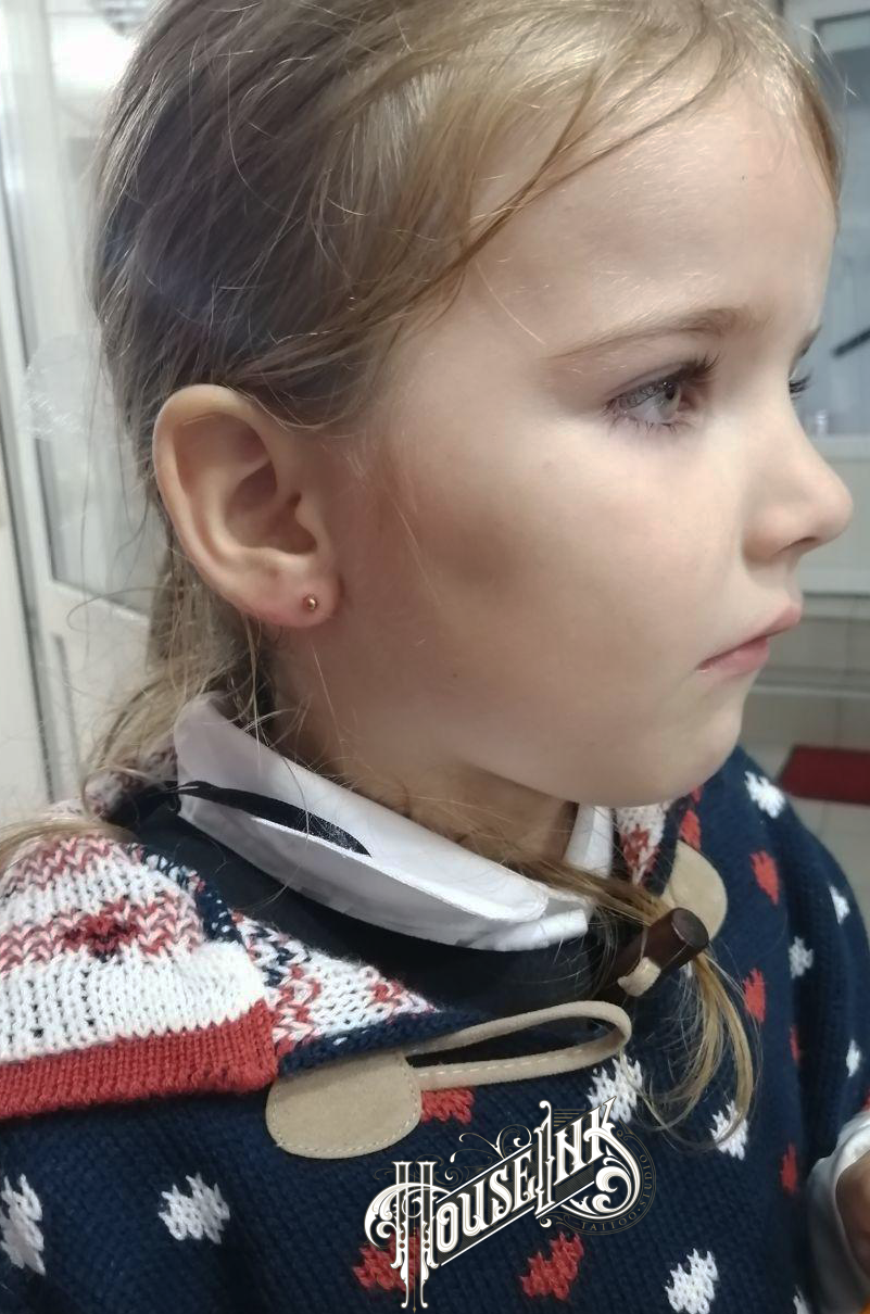 Пірсинг вуха мочки, фото - Майстер з пірсингу Валентина Кац