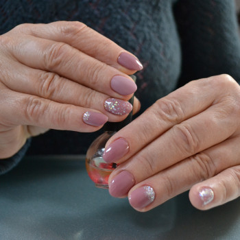 Идеальное сочетание темный нюдовый оттенок+блестки