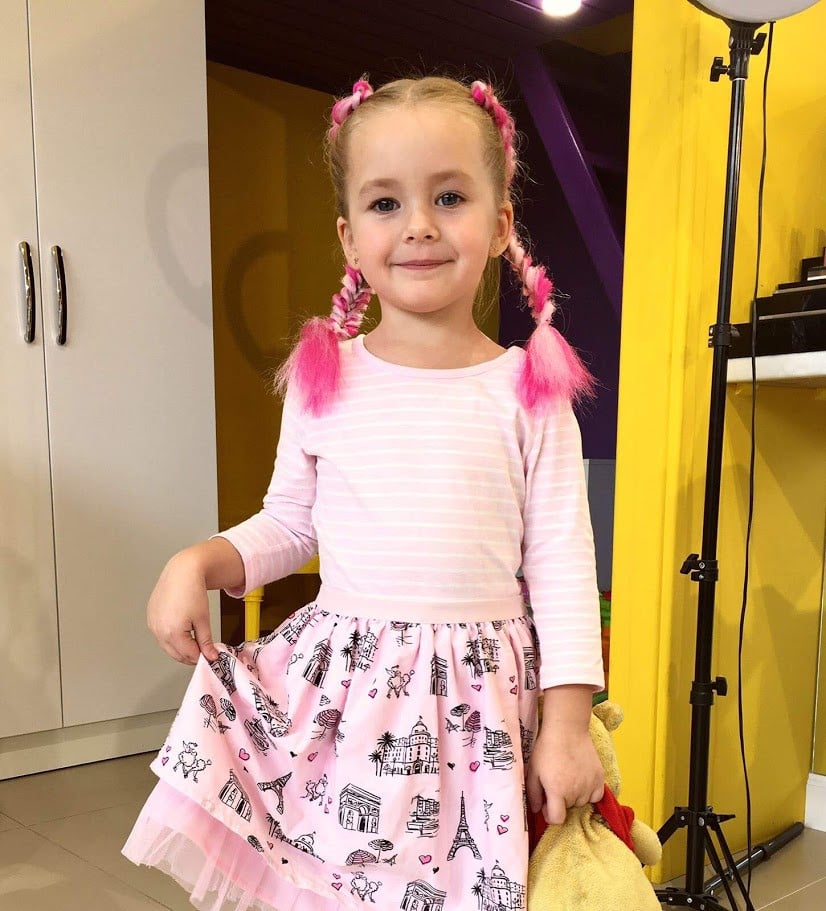 Укладка волосся стрижка для дівчинки рожевий колір, фото - Студія краси Bambinos
