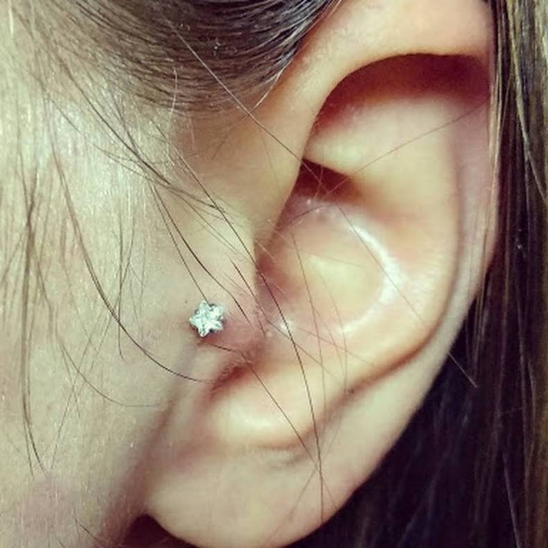 Пірсинг вуха трагус, фото - Тату салон Gorgona tattoo & piercing studio
