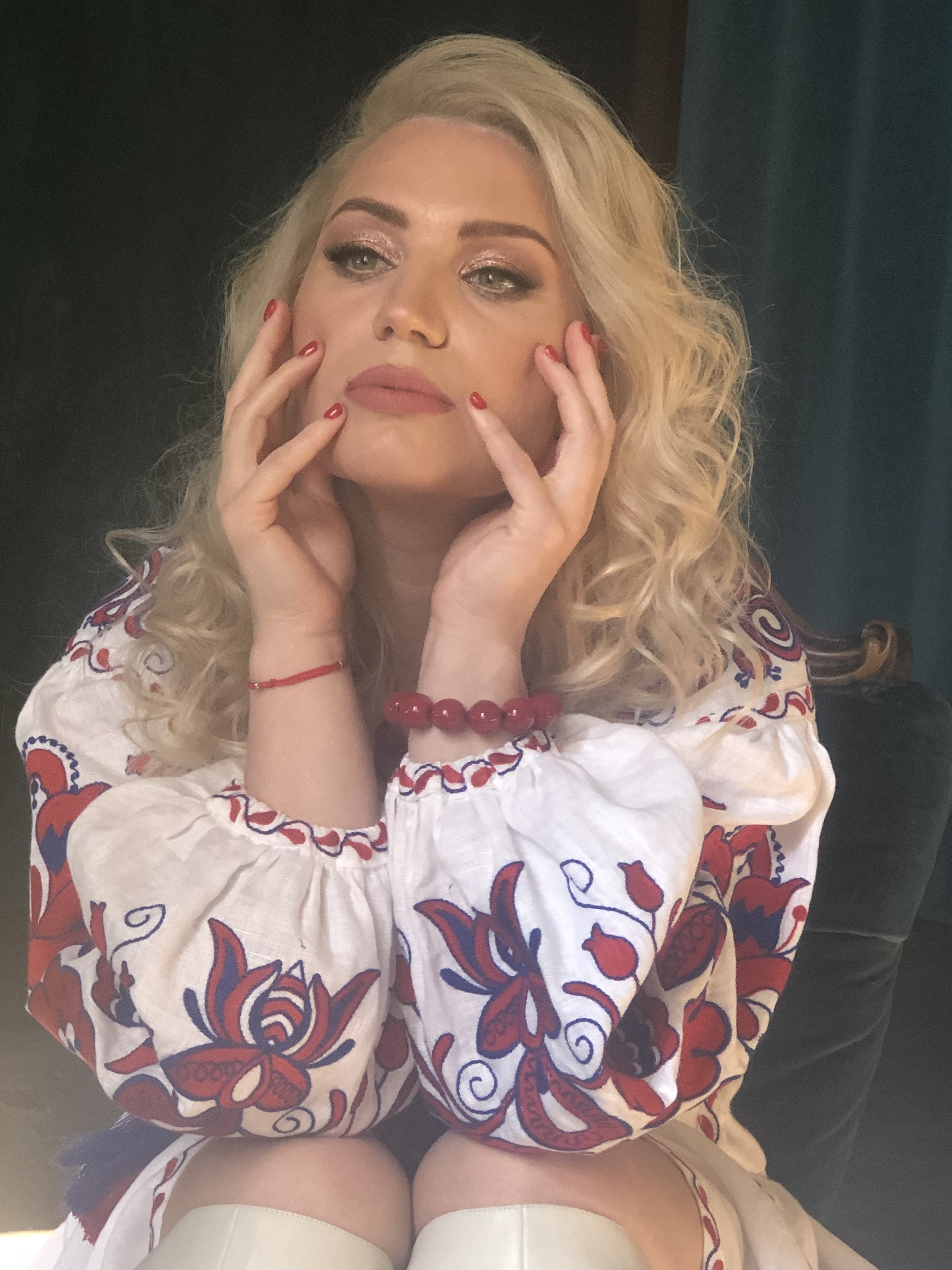 Стильна фотосесія портретна в українському стилі, фото -  Оксана Шеллинг