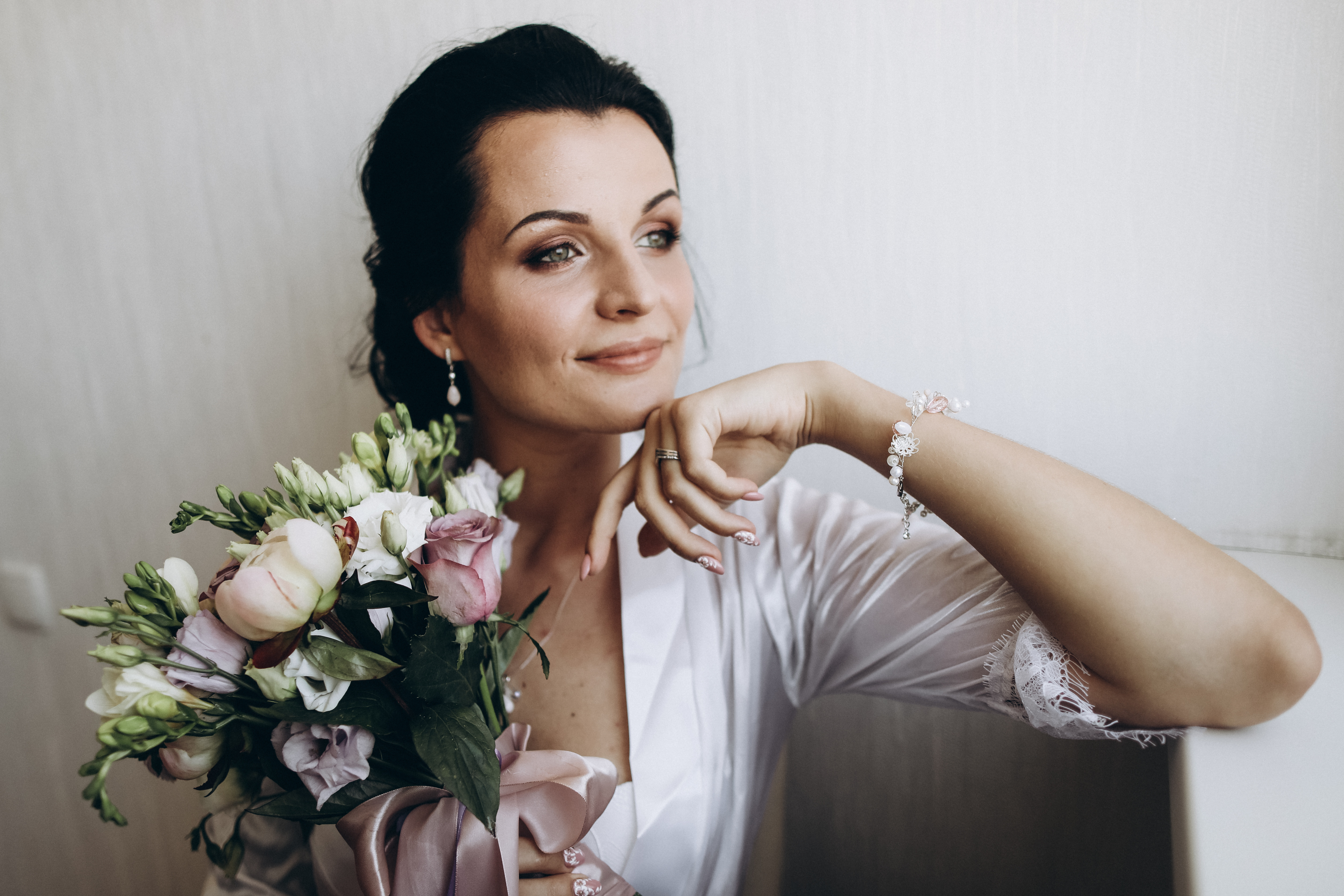 Весільна фотосесія ніжна з букетом, фото - Візажист Аня Бобровникова