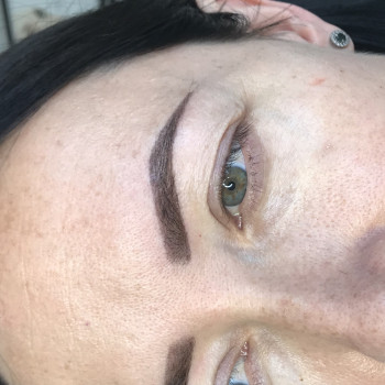 Оформление бровей
                    Мастер перманентного макияжа Анастасия Киев