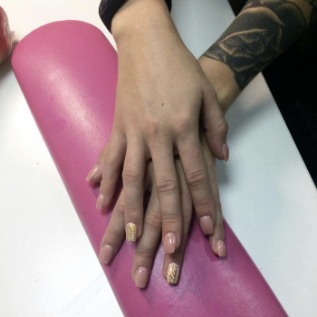 Маникюр в салоне красоты. Безопасно и качественно!
                    Салон красоты Maybe Beauty Room Киев