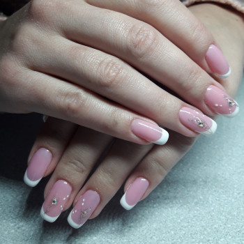 Маникюр, покрытие гель-лак
                    Майстер манікюру Елена Полтава