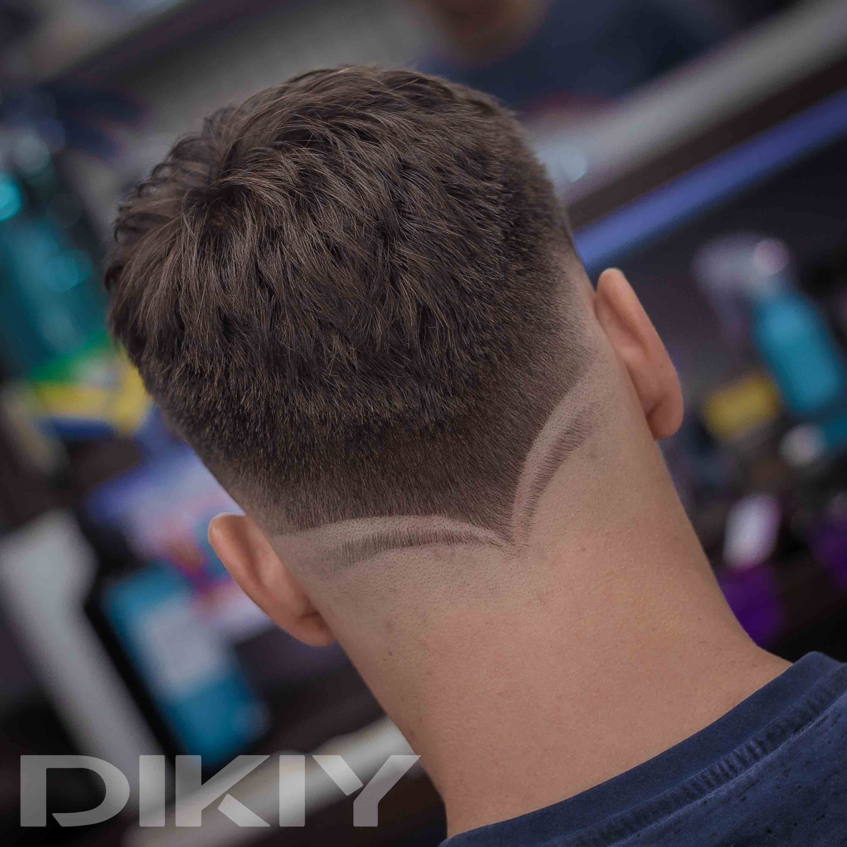 Мужская стрижка на короткие волосы фейд, фото -  DIKIY Barbershop