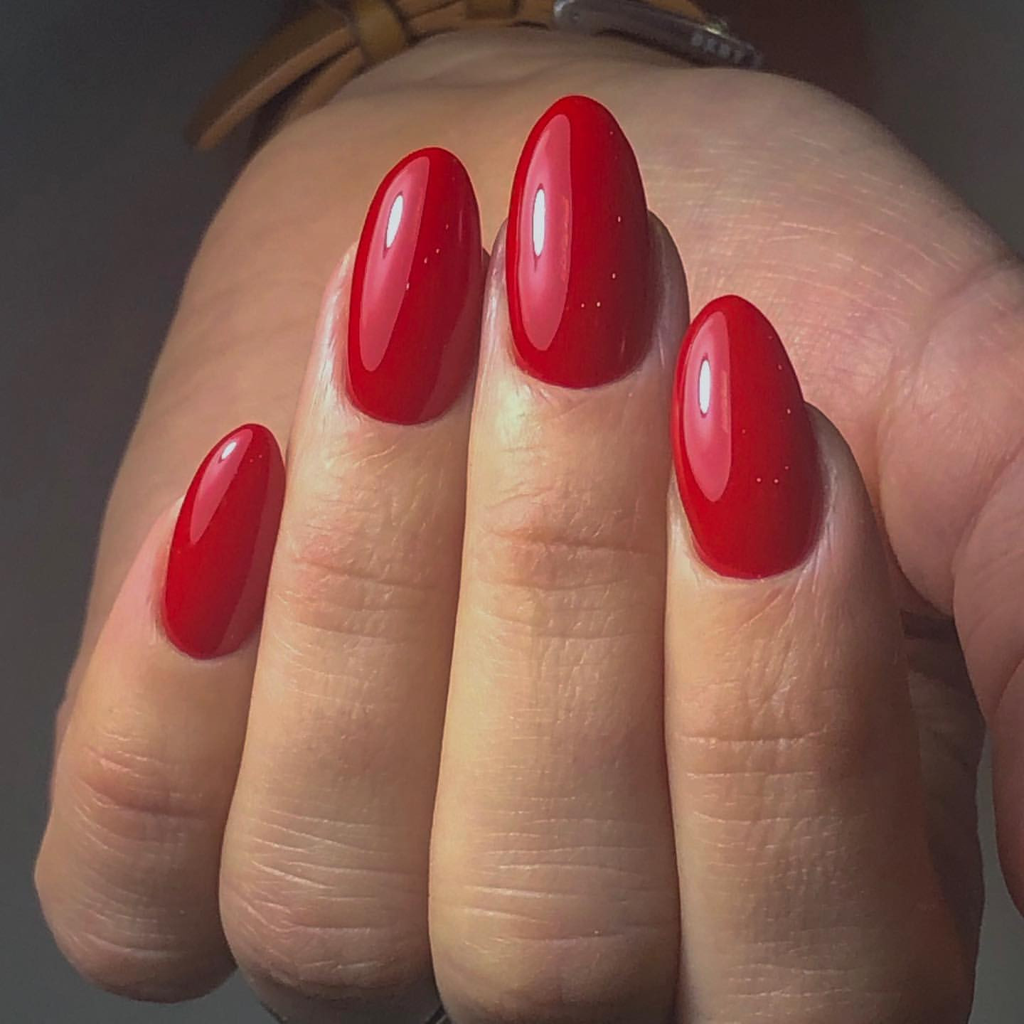 Червоний манікюр мигдаль на довгі нігті, фото -  Lilac Nail Studio