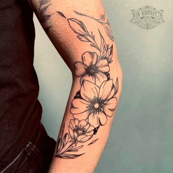 чёрно-белая татуировка