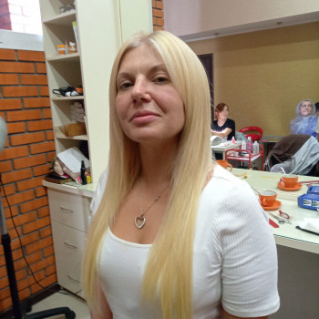 Нарощування волосся
                    Парикмахер Оксана Львов