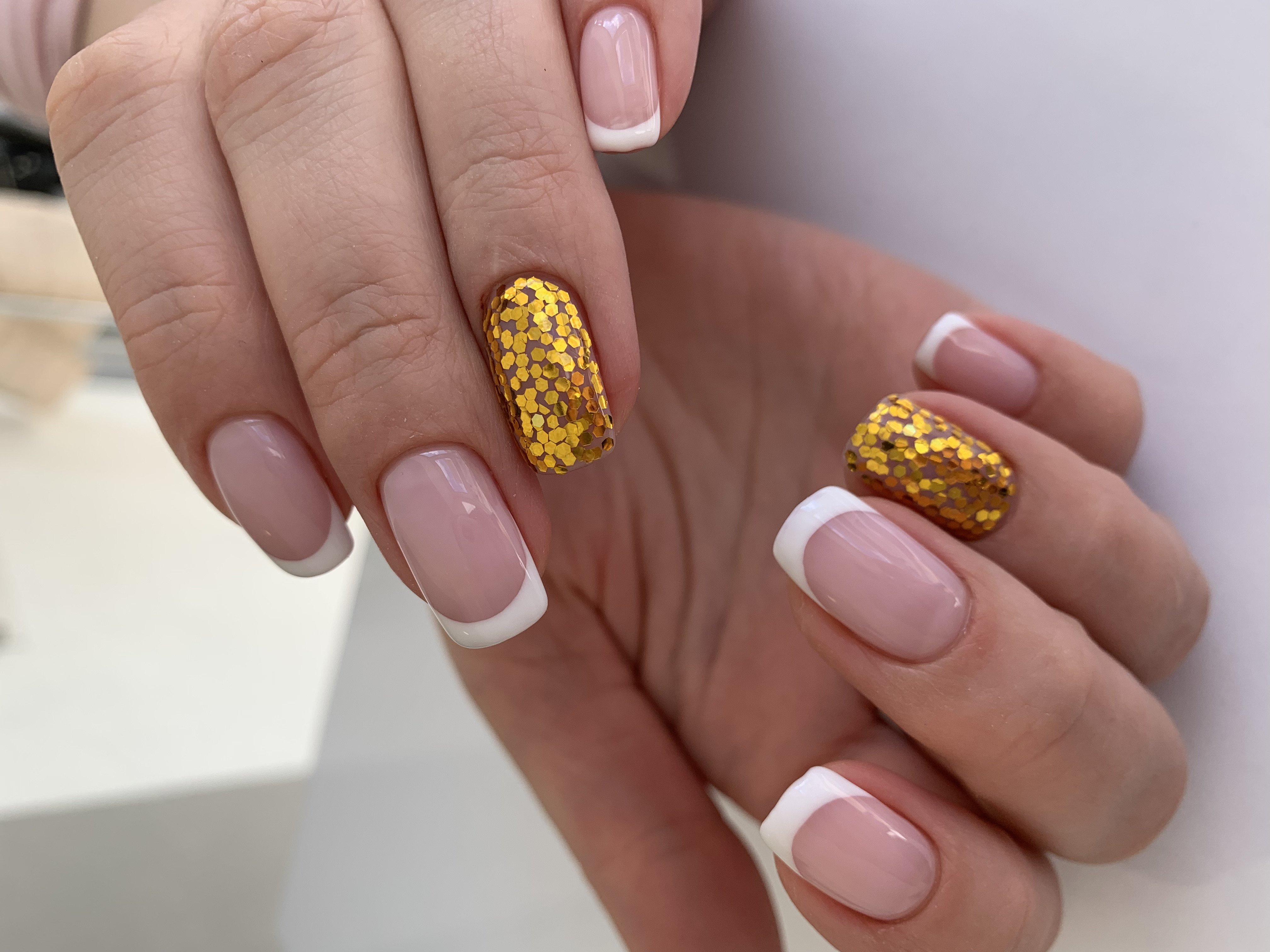 Французский маникюр блестящий, фото - Студия красоты Bla Bla Nail