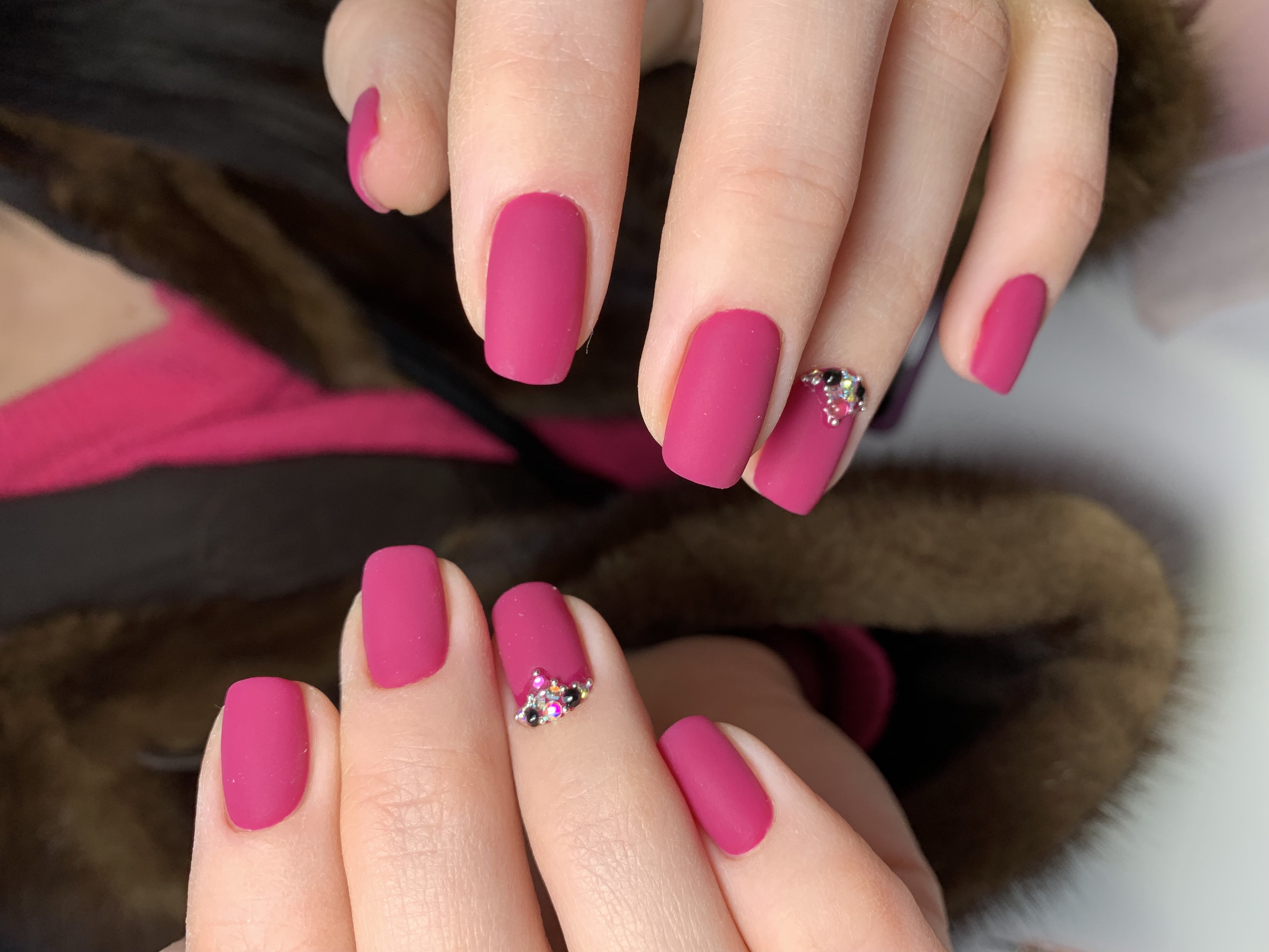 Яркий маникюр матовый розовый, фото - Студия красоты Bla Bla Nail