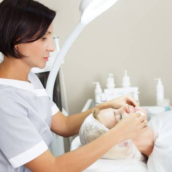 Нанесение пилинга