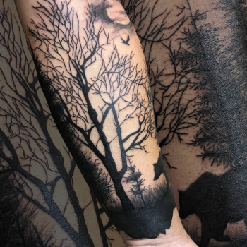 Тату на руке блэкворк дерево, фото - Тату мастер Михаил Дрозденко