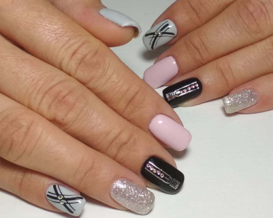 Манікюр з блискітками чорний рожевий, фото - Студія краси Diamond Salon