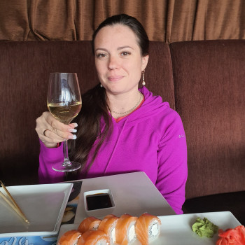 Лазерный карбоновый пилинг
                    Косметолог Мария Київ