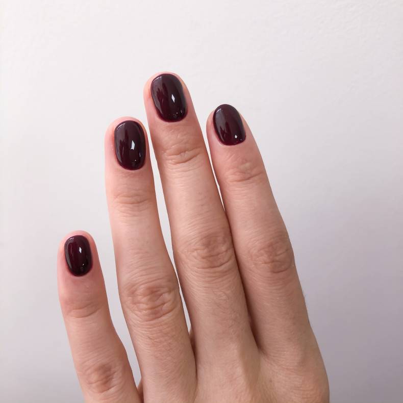 Бордовый маникюр однотонный (монохромный) темный, фото -  PalchikovA