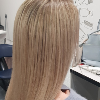 Выпрямление Brazilian Blowout
                    Салон краси Акцент Київ
