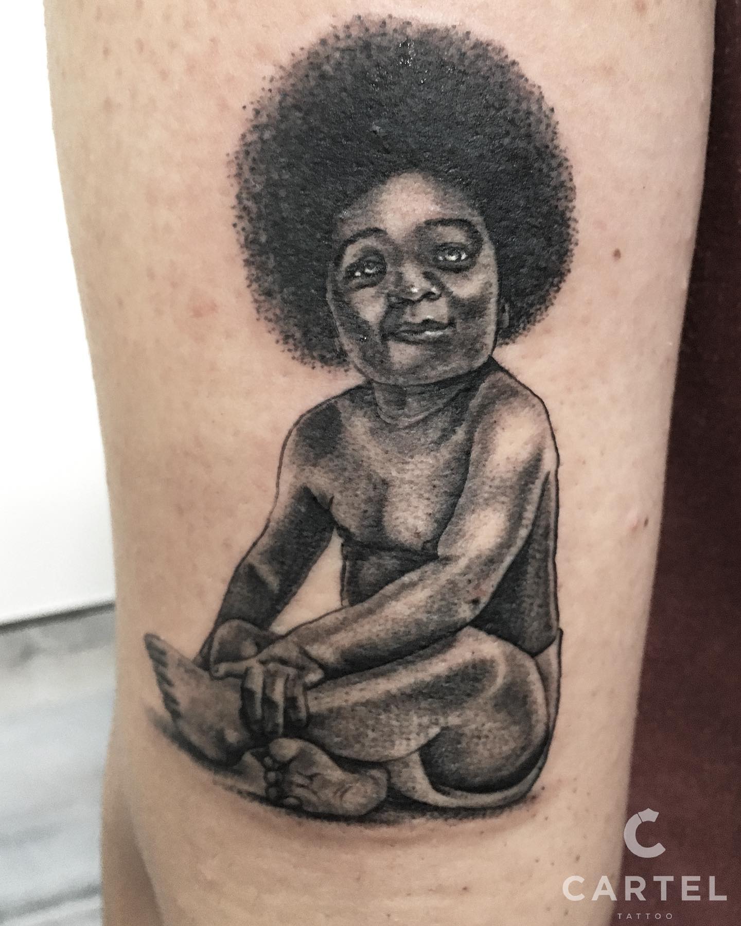 Черно-белые дотворк графика, фото - Тату салон Cartel Tattoo