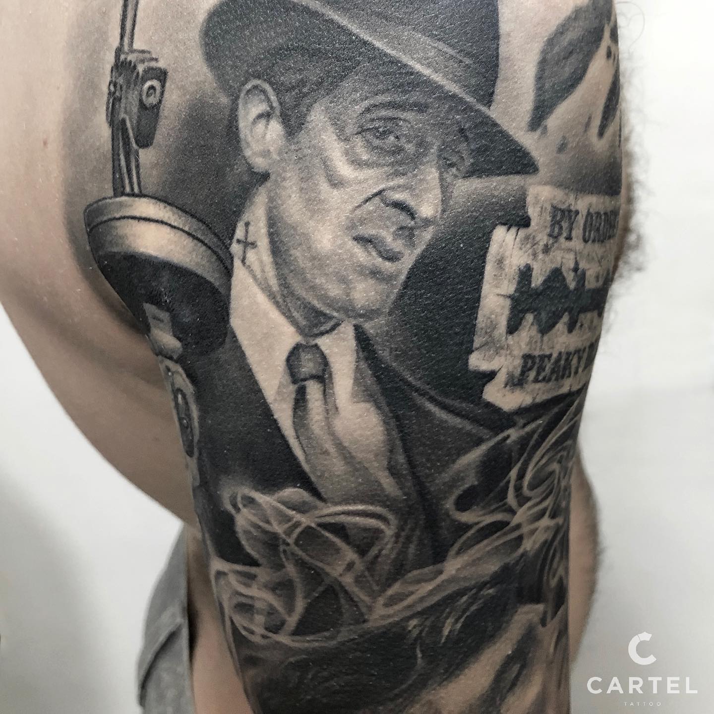 Мужские на плече реализм, фото - Тату салон Cartel Tattoo