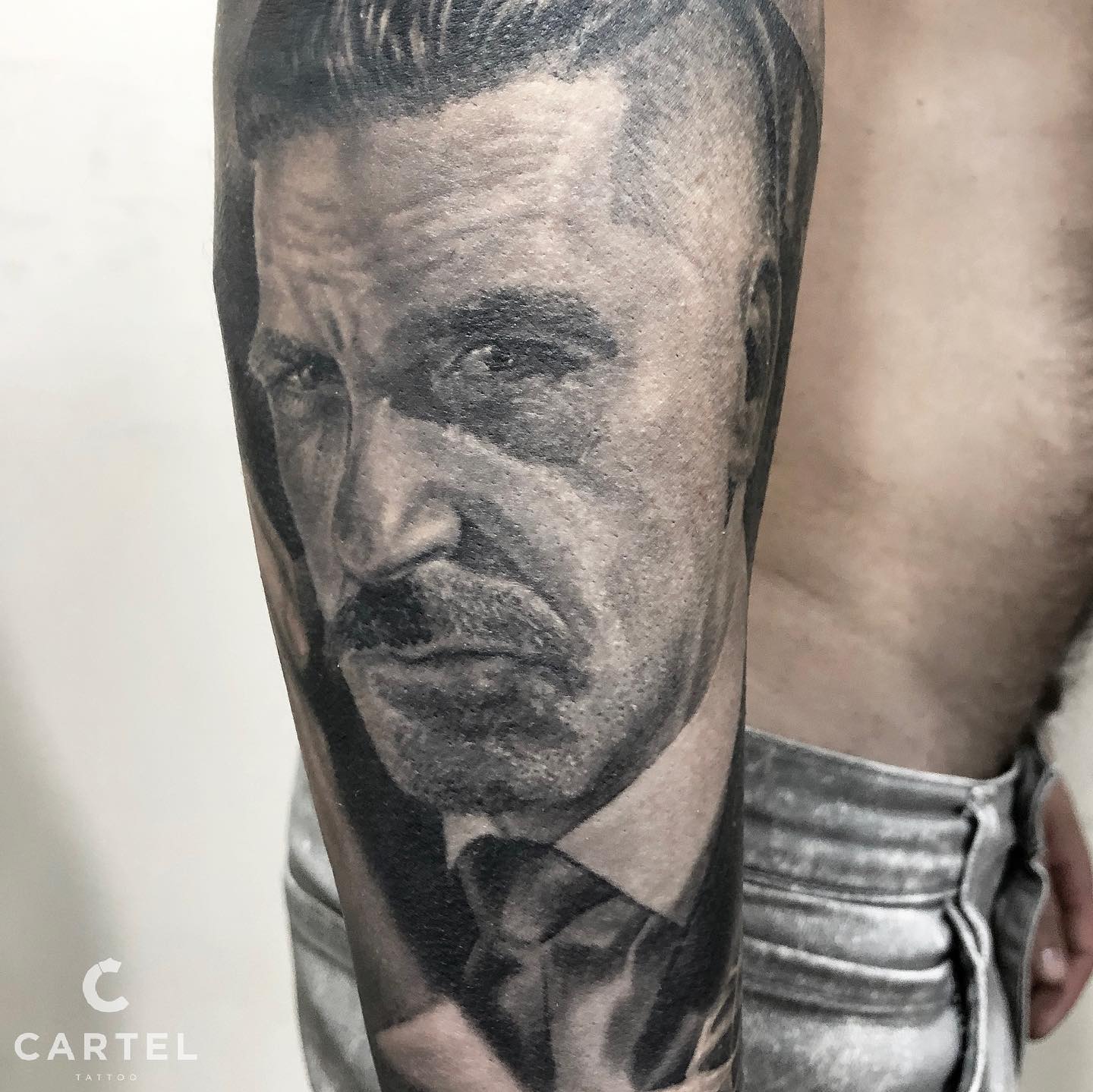 Для хлопців на руці реалізм, фото - Тату салон Cartel Tattoo