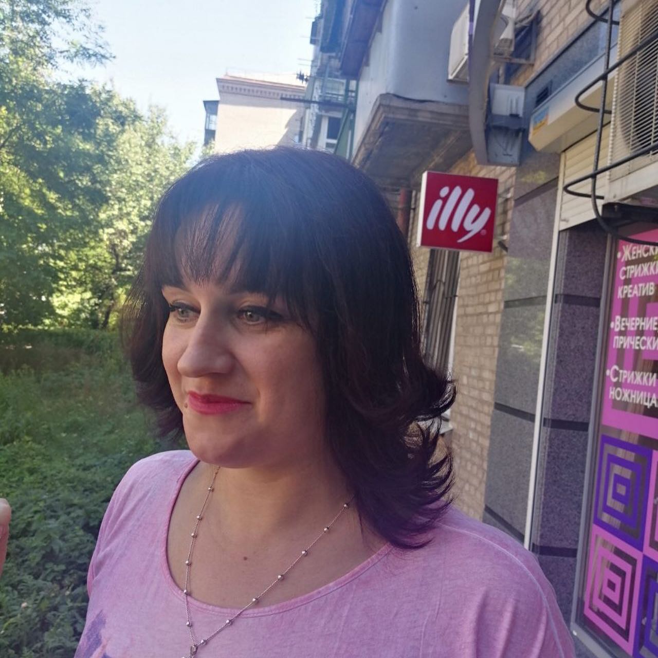Стрижка каскад на середнє волосся жіноча, фото - Студія краси Арабески