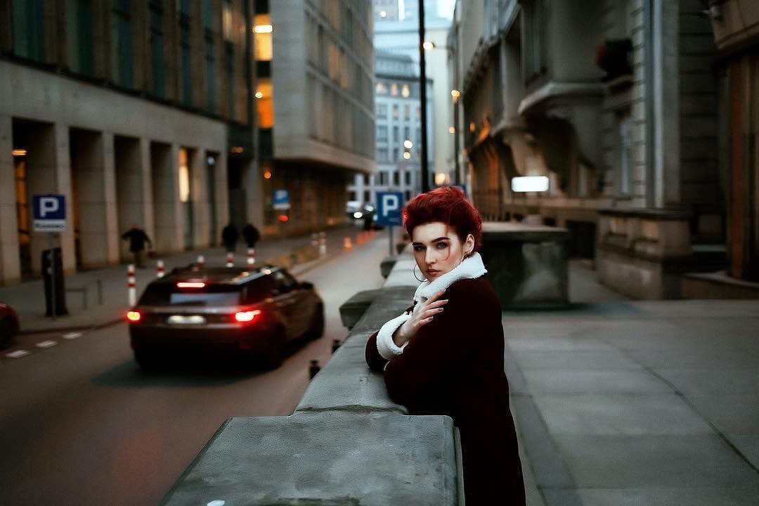 Стильна фотосесія на заході сонця у місті, фото -  Анастасия Котомкина
