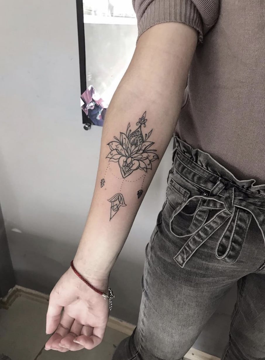 Для дівчат на передпліччі чорно-білі, фото - Тату салон Thrash Tattoo