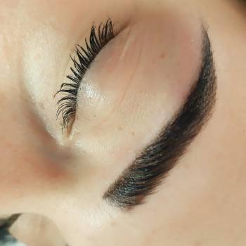 Художественное оформление бровей хной