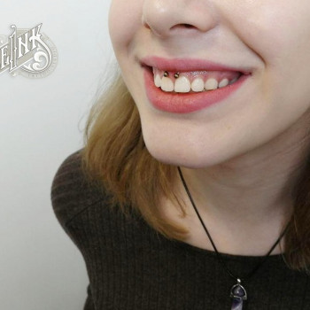 Прокол губы
                    Мастер по пирсингу Валентина Одесса