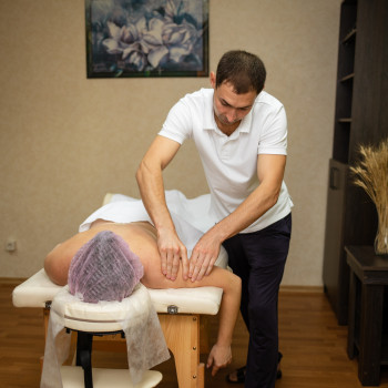 Лікувальний масаж тіла з опрацюванням тригерних точок
                    Реабилитолог Ярослав Валентинович Николаев