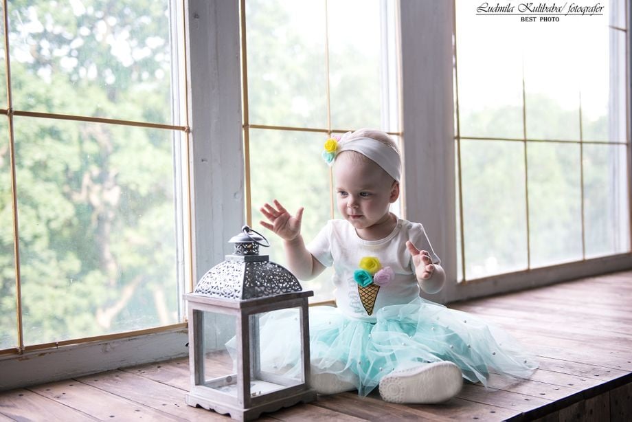 Дитяча фотосесія вдома біля вікна, фото -  Людмила Кулибаба