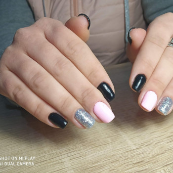 Маникюр с покрытием гель-лаком
                    Салон краси Сакура Харків