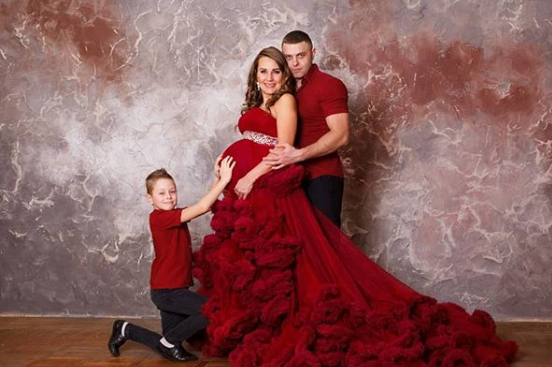 Фотосесія вагітності сімейна у студії, фото - Фотограф Марина