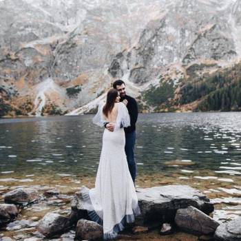 фотосесія на річці, фотосесія в горах, фотосесія на камінні