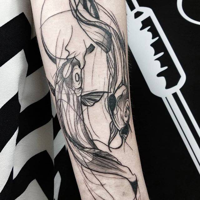 На передпліччі чорно-білі графіка, фото -  Grape Tattoo