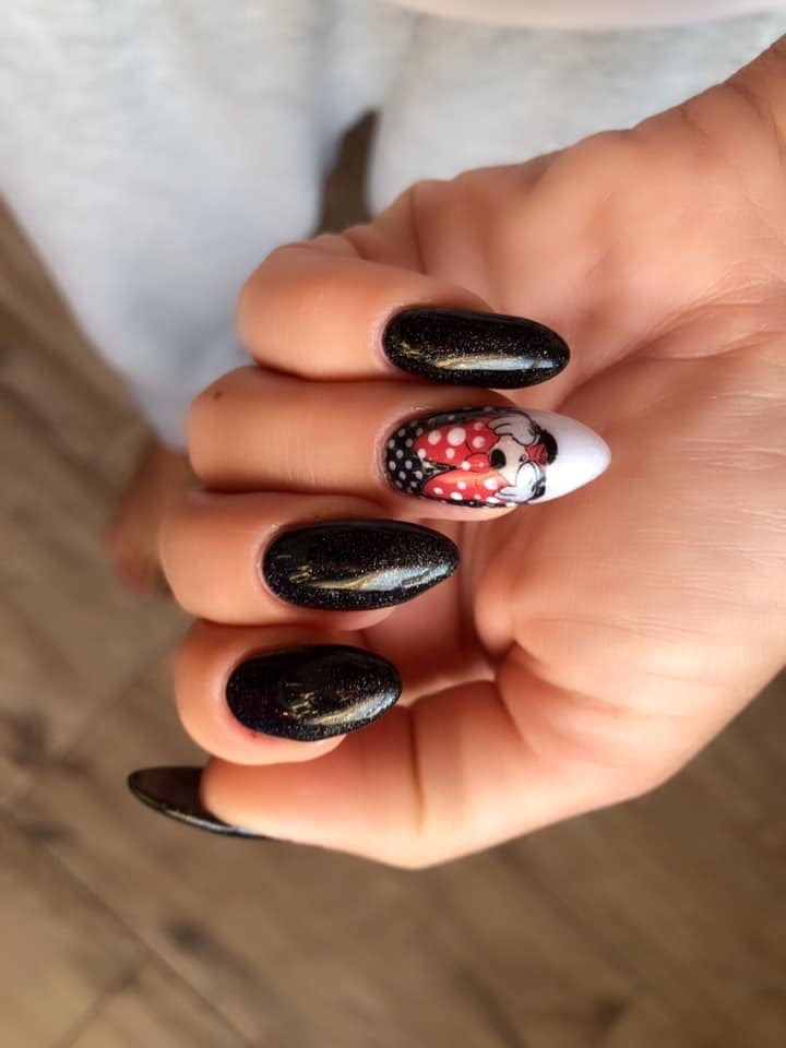 Красный маникюр черный с акцентом на один ноготь, фото - Мастер маникюра Марьяна Савичева Мартиняк