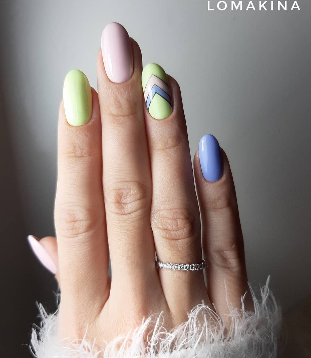 Разноцветный маникюр цветной в школу, фото - Мастер маникюра Екатерина Ломакина