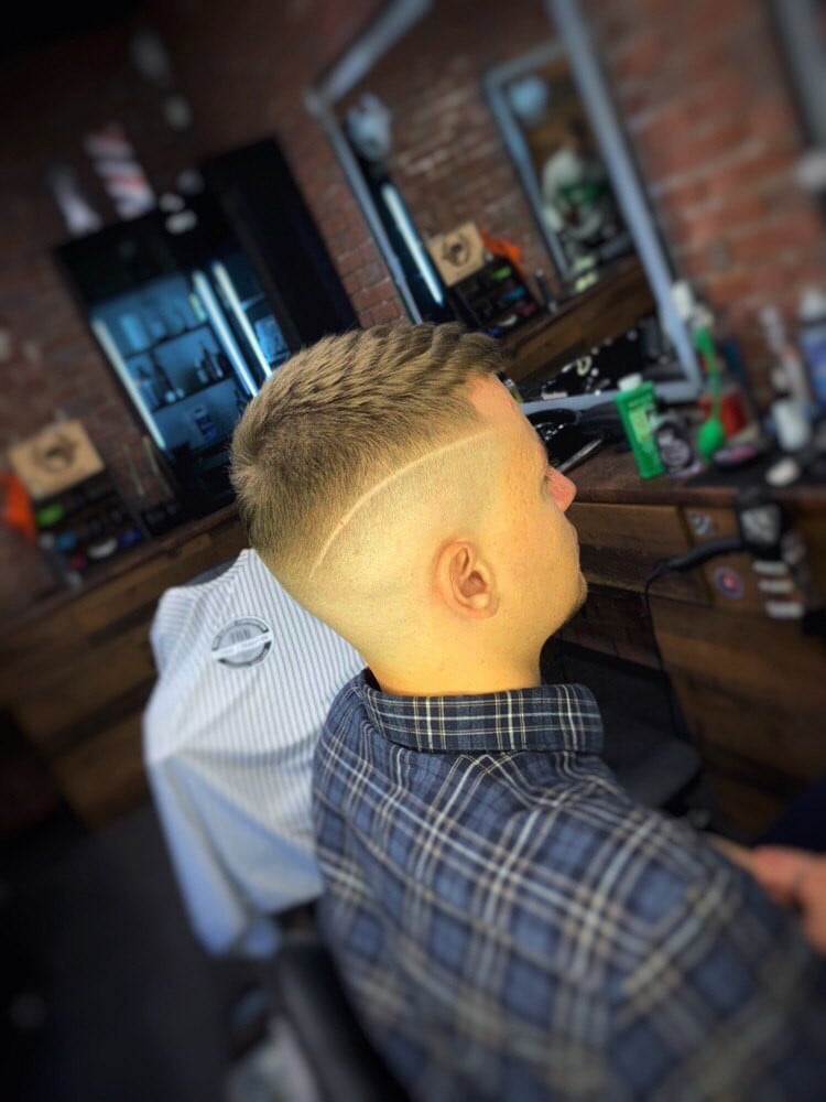 Чоловіча стрижка кроп на коротке волосся, фото - Барбершоп Barber boss in Che