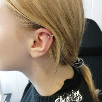 Прокол хрящей на ушах
                    Мастер по пирсингу Валентина Одесса