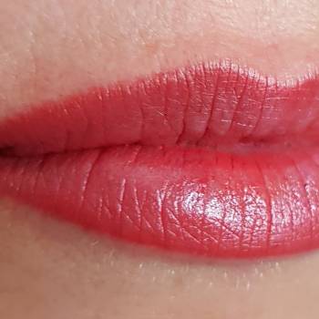 Губи, ефект помади