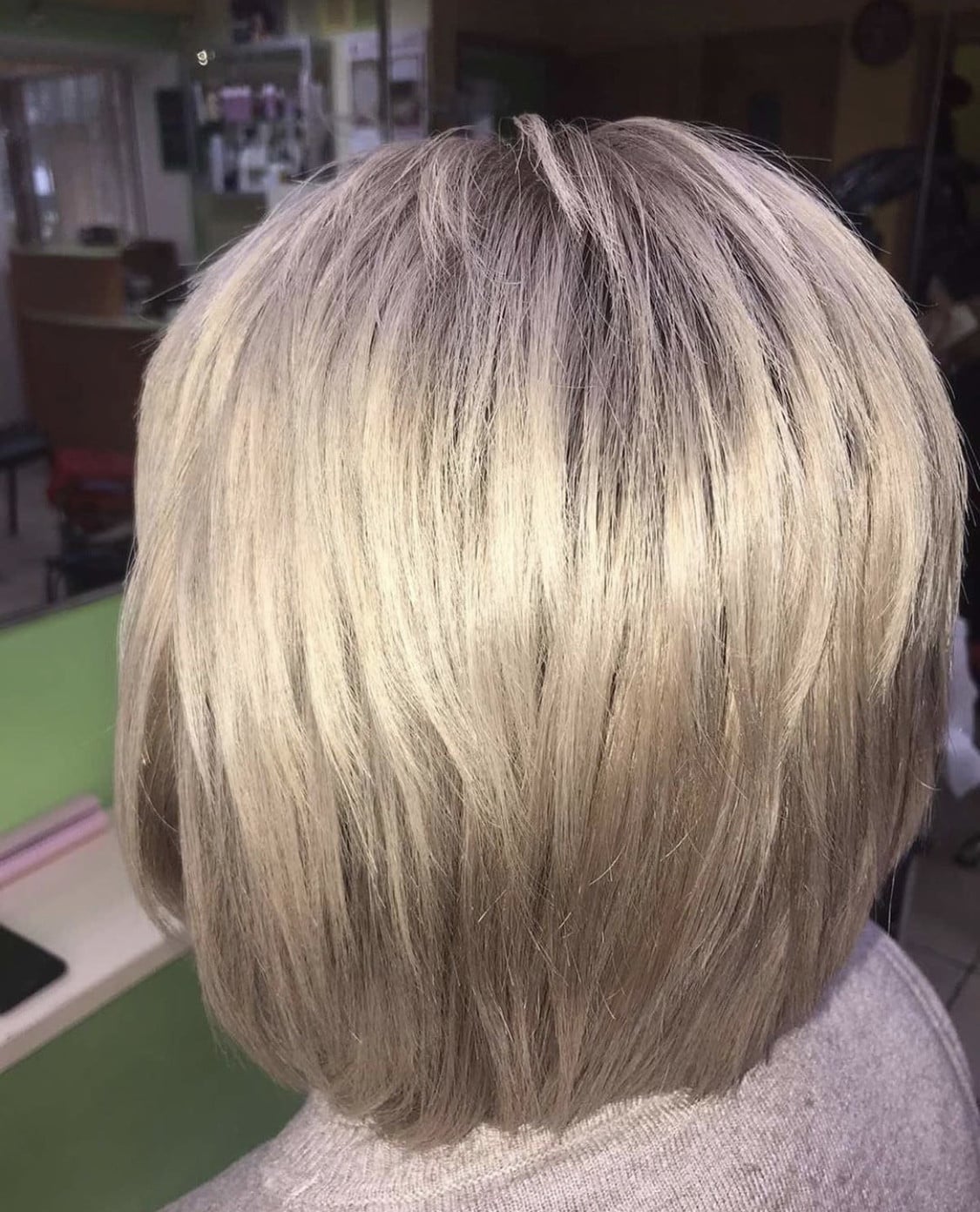 Сложное окрашивание блонд с темными корнями русый цвет волос, фото - Салон красоты Тандем